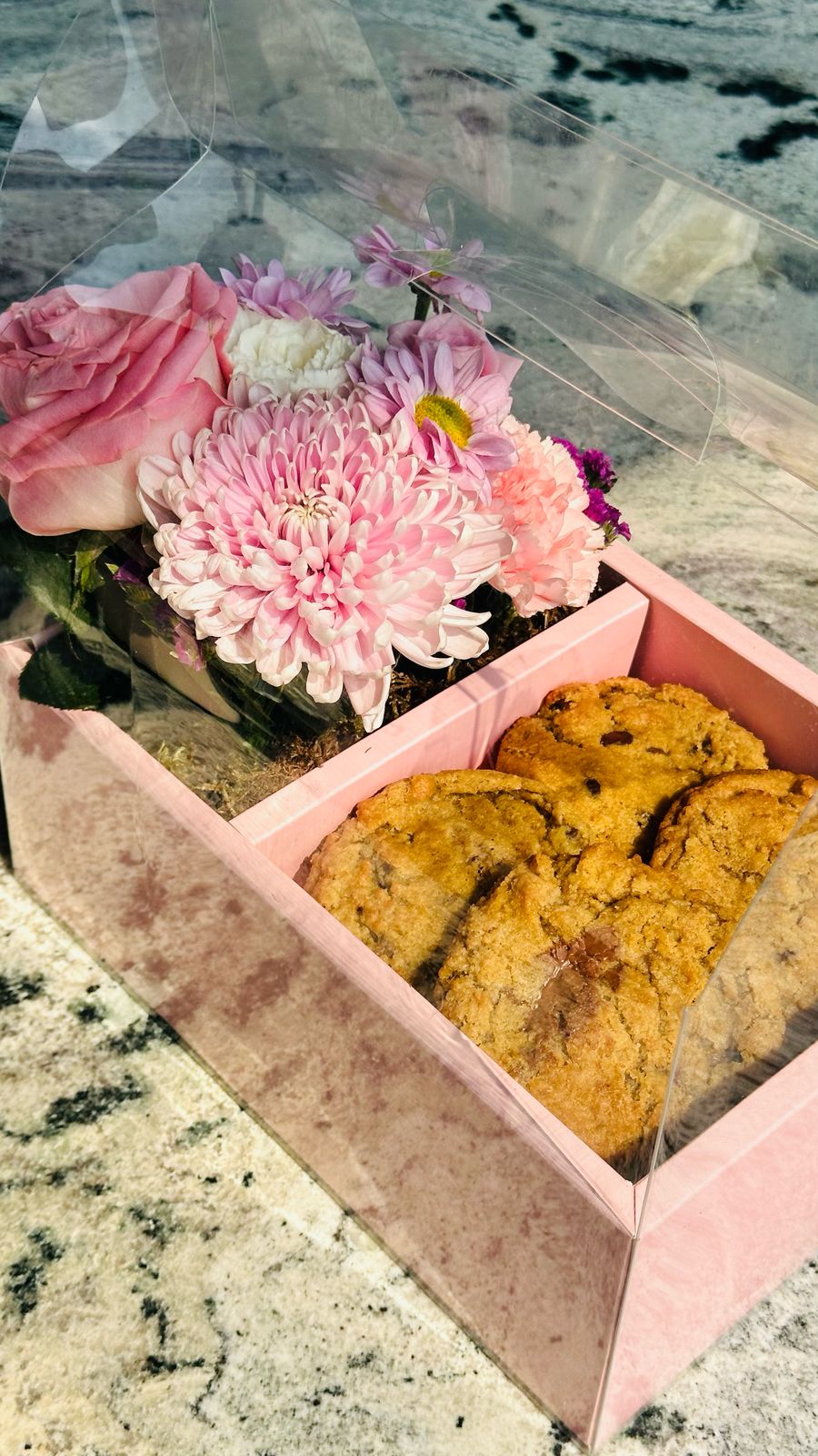 CAJITA DE FLORES CON GALLETAS